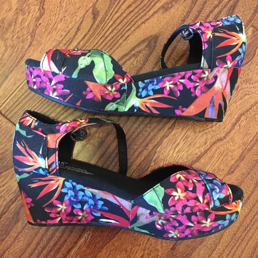 TOMS platform sandals